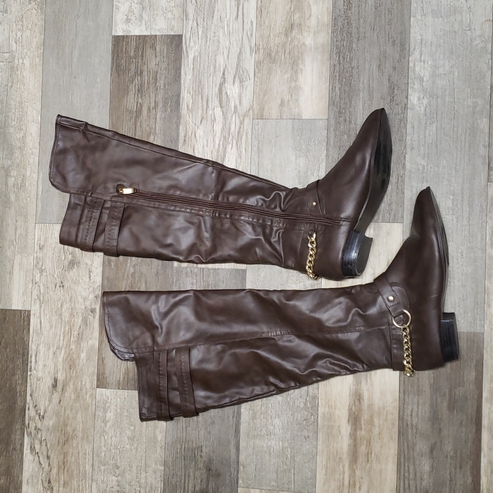 Stylish knee high fall boots
